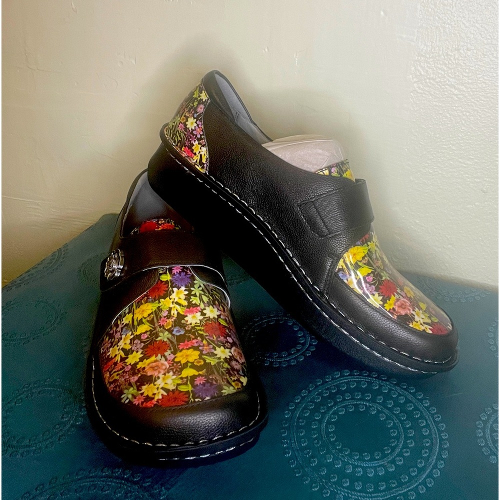 Algeria by PG Lite Size 41 which is a 10.5-11, brand new in the box.